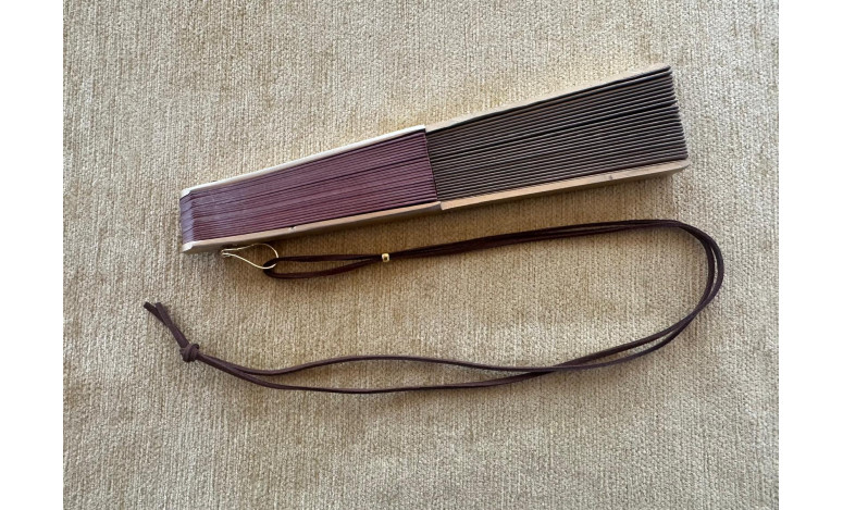 Abanico liso con colgador