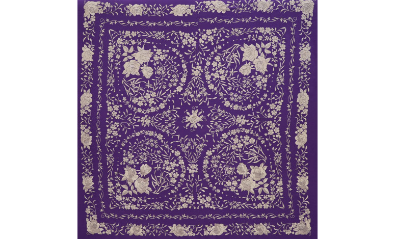 Mantón bordado a mano en seda 140cm