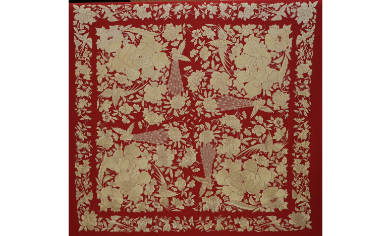Mantón bordado a mano en seda 140cm