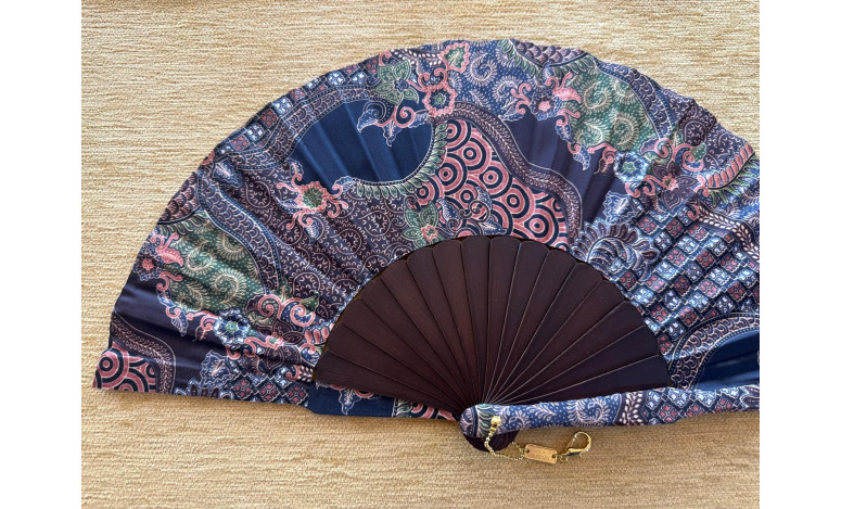 Abanico batik flores