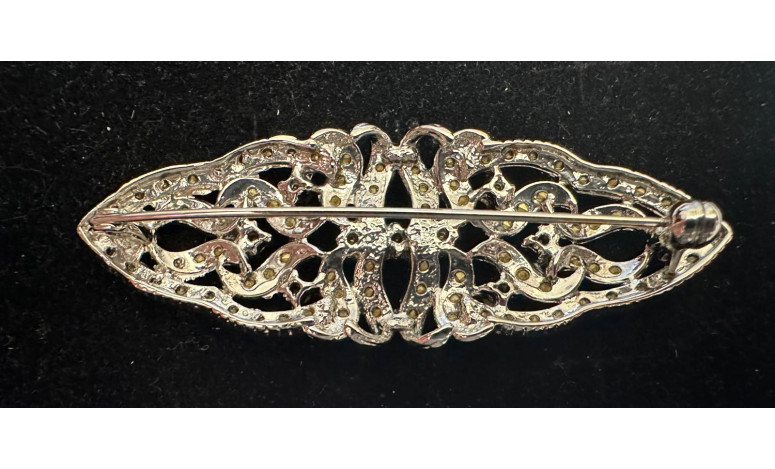 Broche mantilla rodio