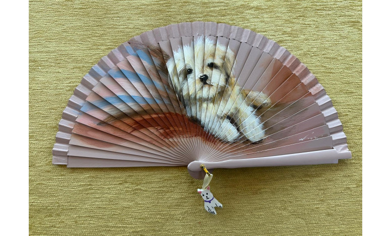 Abanico perrito acostado