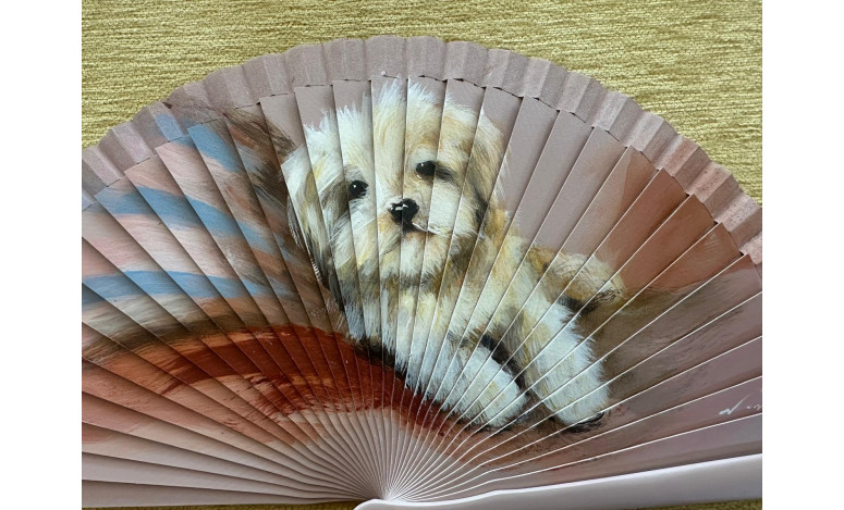 Abanico perrito acostado