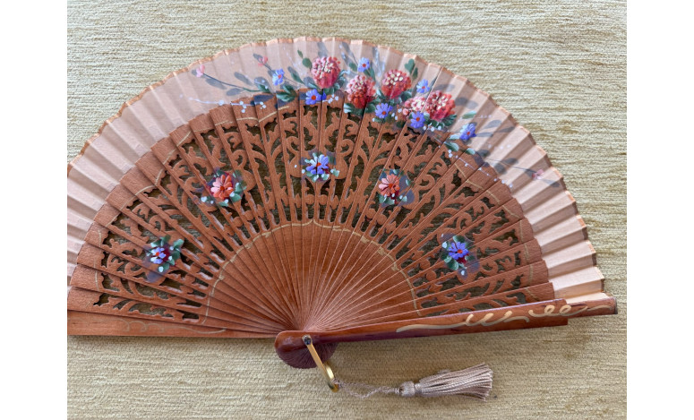 Abanico bolso flores calado