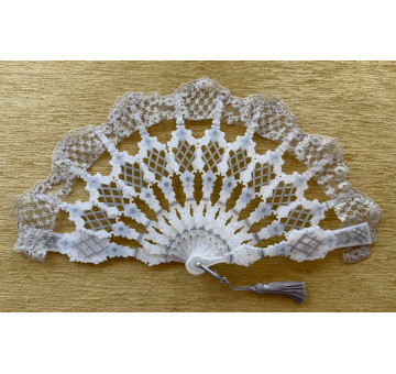 Abanico nacarina encaje plata