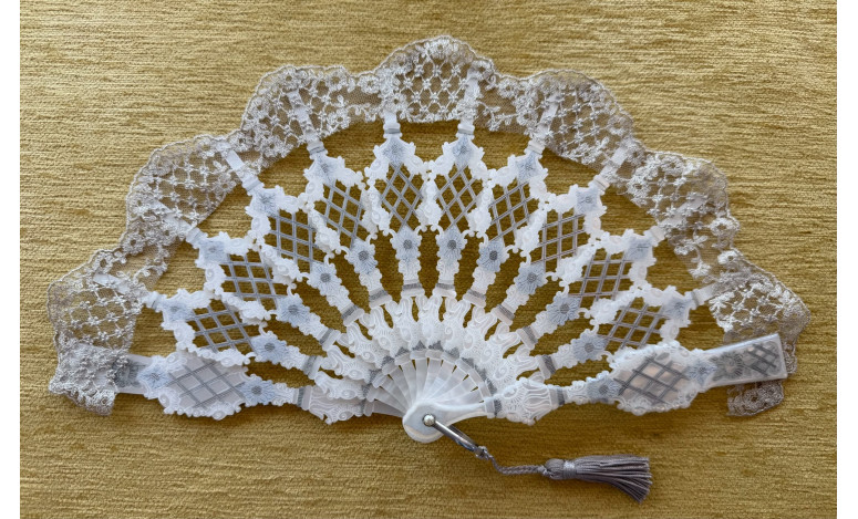 Abanico nacarina encaje plata