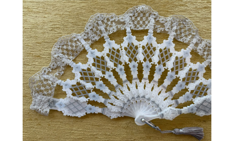 Abanico nacarina encaje plata