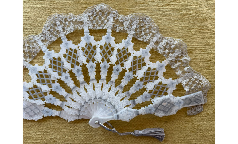 Abanico nacarina encaje plata