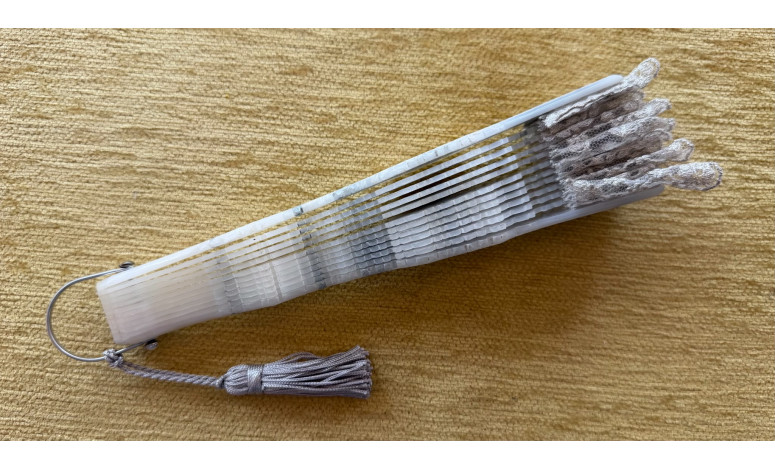 Abanico nacarina encaje plata