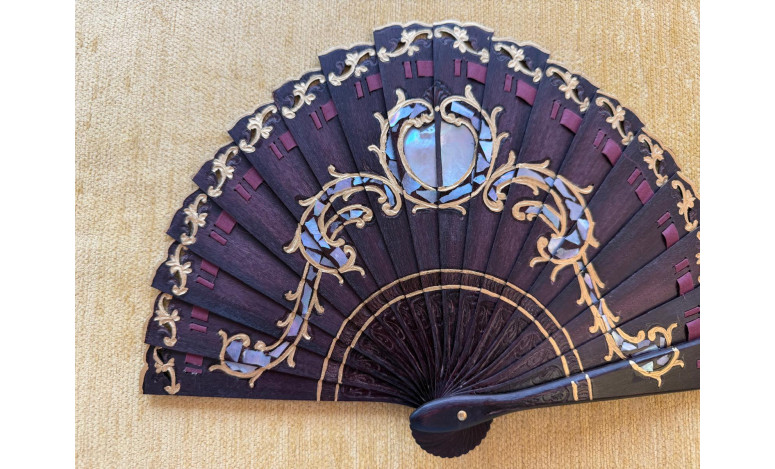 Abanico palo violeta nácar