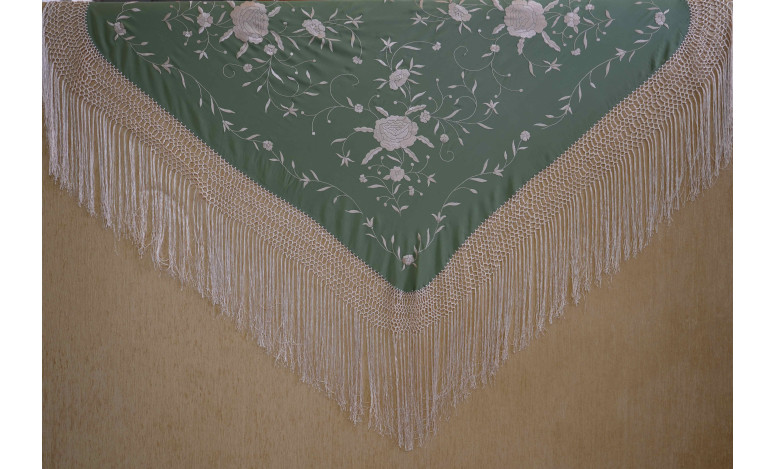 Mantón bordado a mano en seda 115 cm