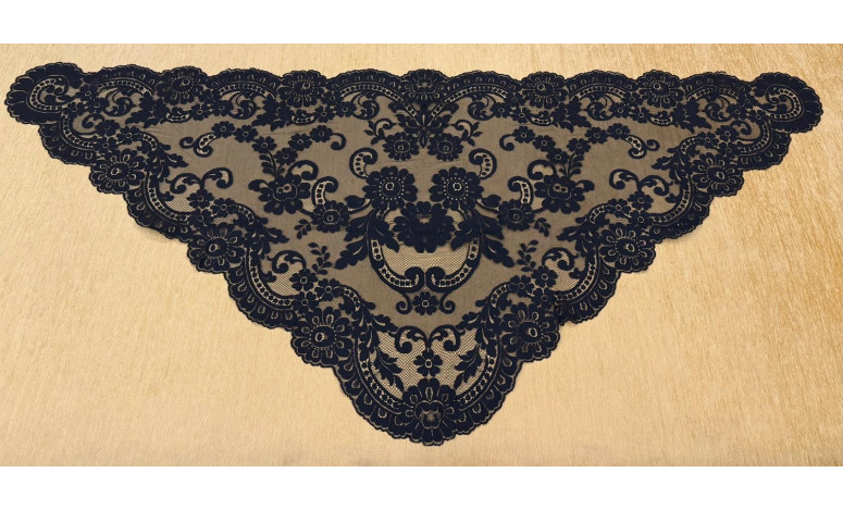 Mantilla triangular 80*165