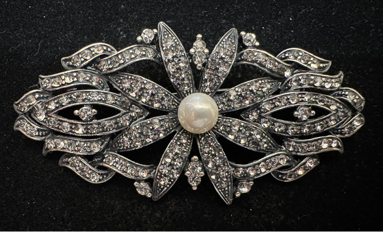 Broche mantilla rodio