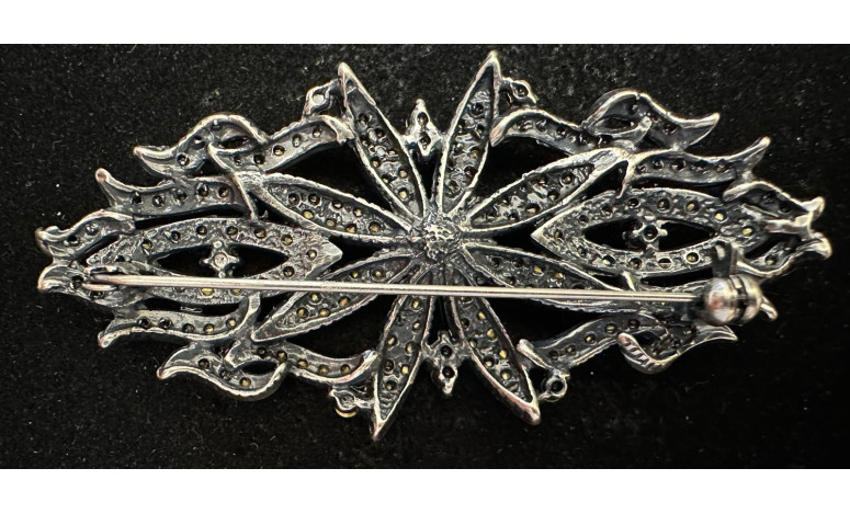 Broche mantilla rodio
