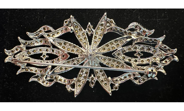 Broche mantilla rodio