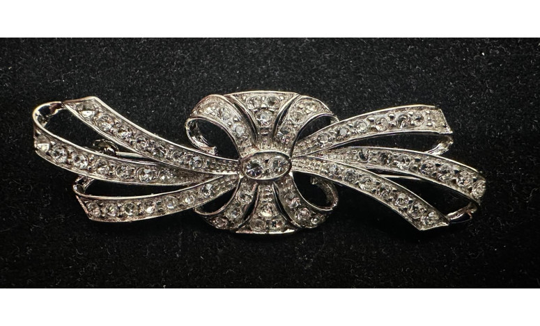 Broche mantilla rodio