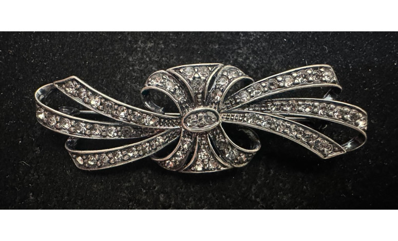 Broche mantilla rodio