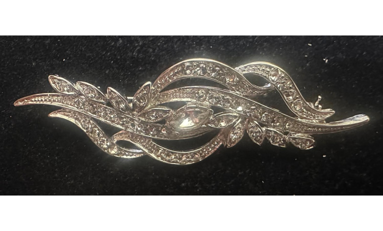 Broche mantilla rodio