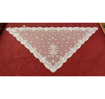 Mantilla infanta bordada a mano en seda