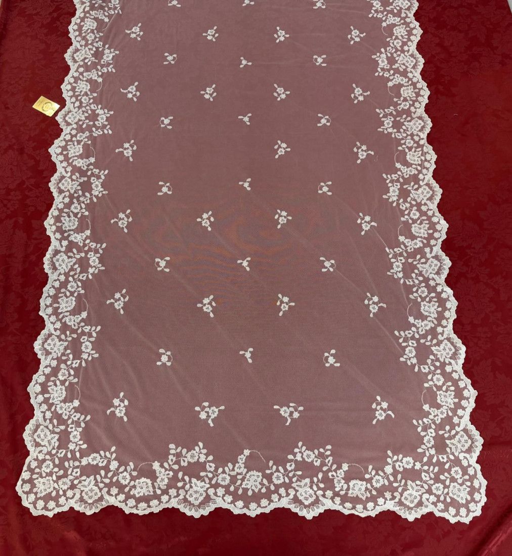 Mantilla mano seda