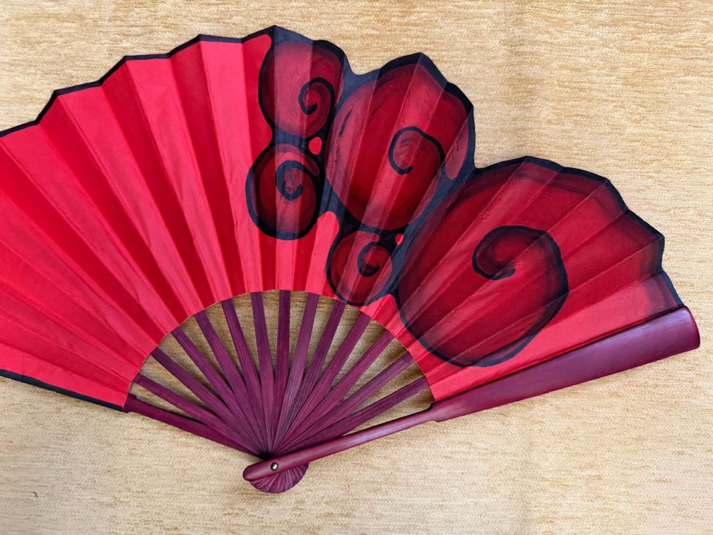 Abanico espiral rojo