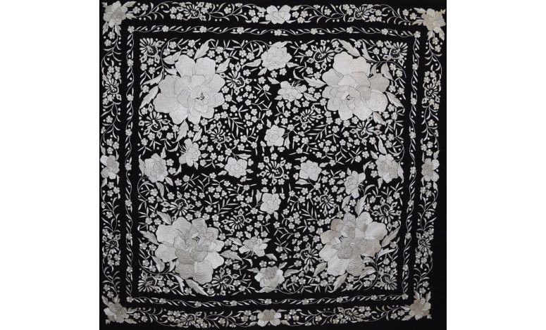 Mantón bordado a mano en seda 140 cm