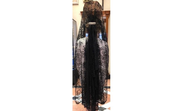 Mantilla bordada a mano en seda 120*240