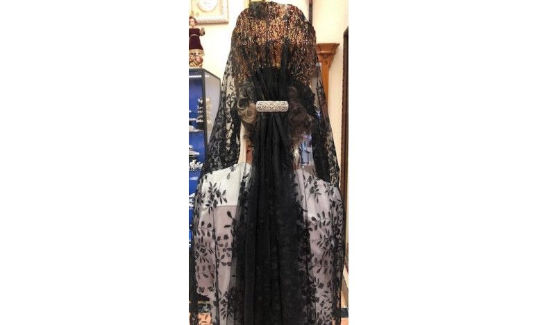 Mantilla bordada a mano en seda 120*240