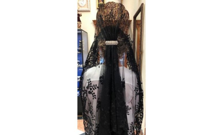 Mantilla bordada a mano en seda 120*240