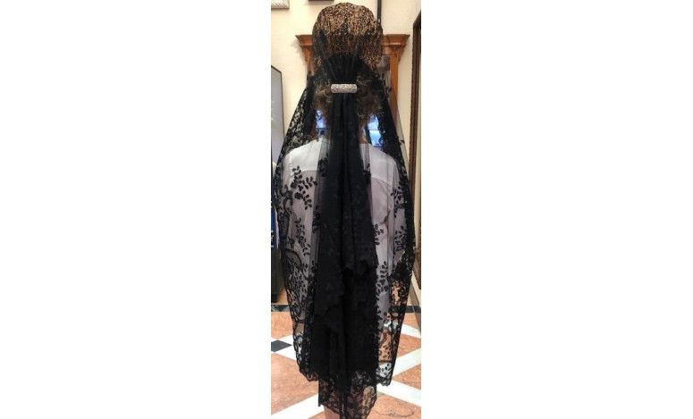 Mantilla bordada a mano en seda 120*240