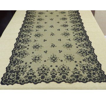 Mantilla bordada a mano en seda
