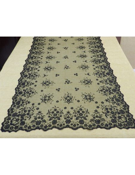 Mantilla bordada a mano en seda