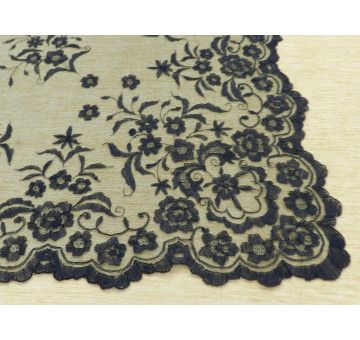 Mantilla bordada a mano en seda 2