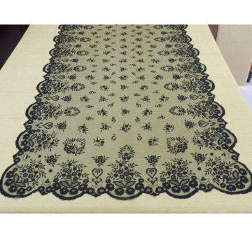 Mantilla bordada a mano en seda