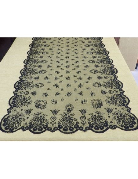 Mantilla bordada a mano en seda