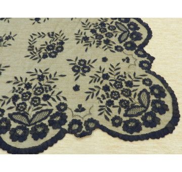 Mantilla bordada a mano en seda 2