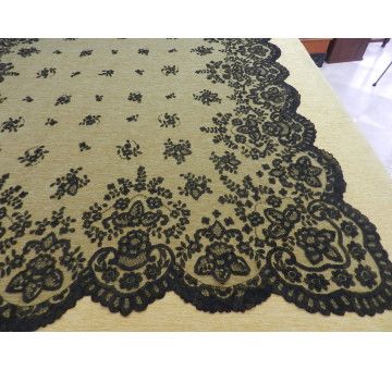Mantilla bordada a mano en seda 2