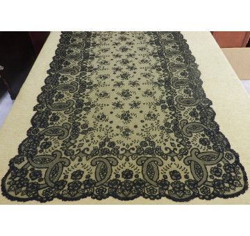 Mantilla bordada a mano en seda