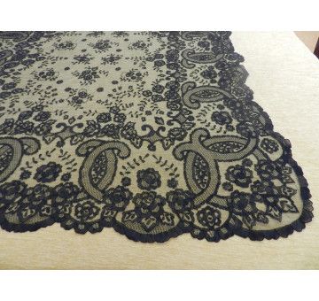 Mantilla bordada a mano en seda 2