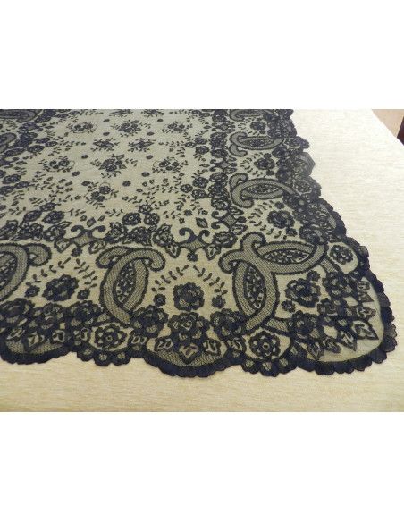 Mantilla bordada a mano en seda
