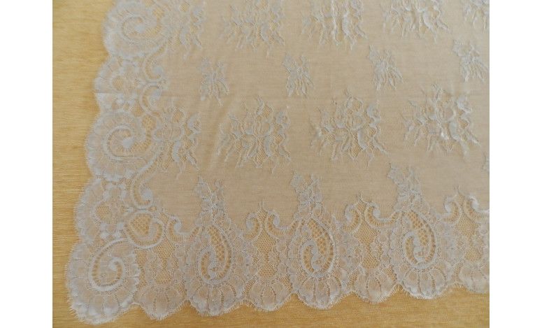 Mantilla bordada a máquina plata 100*220