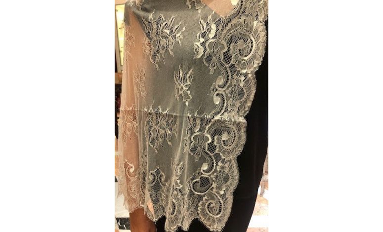 Mantilla bordada a máquina plata 100*220