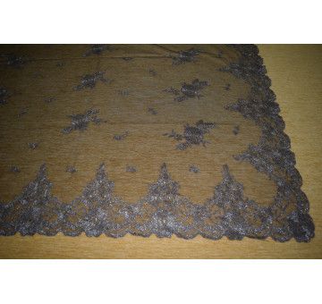 Mantilla bordada a máquina en color negro-oro 120*220 2
