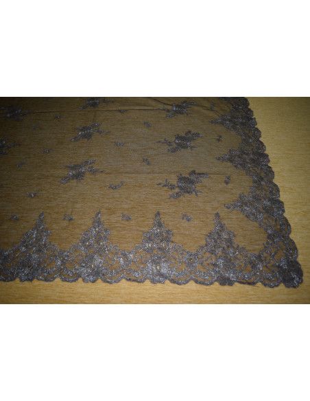 Mantilla bordada a máquina en color negro-oro 120*220