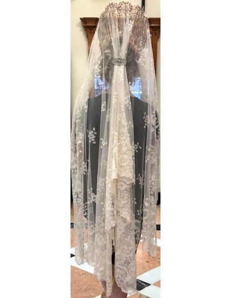 Mantilla bordada a mano en seda 120*240