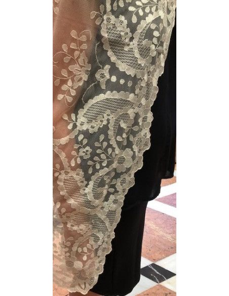 Mantilla bordada a mano en seda 120*240