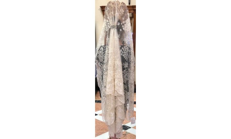 Mantilla bordada a mano en seda 120*240