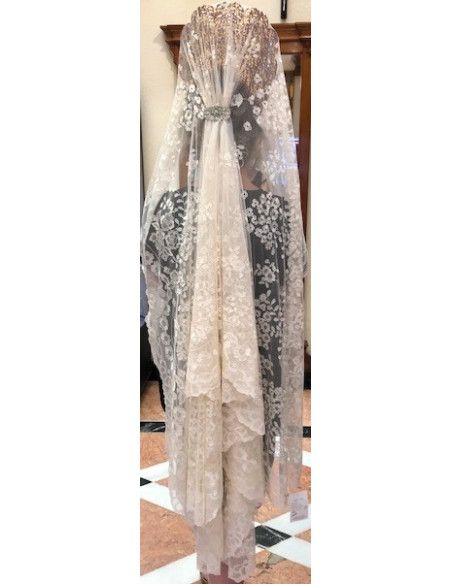Mantilla bordada a mano en seda 120*240