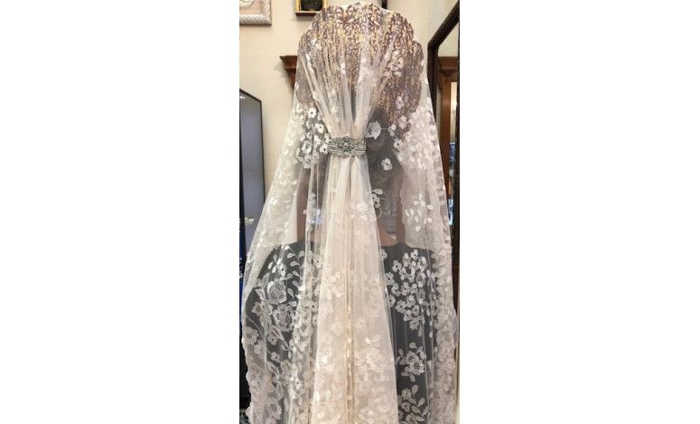 Mantilla bordada a mano en seda 120*240