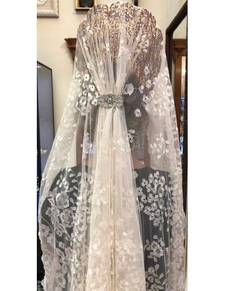 Mantilla bordada a mano en seda 120*240